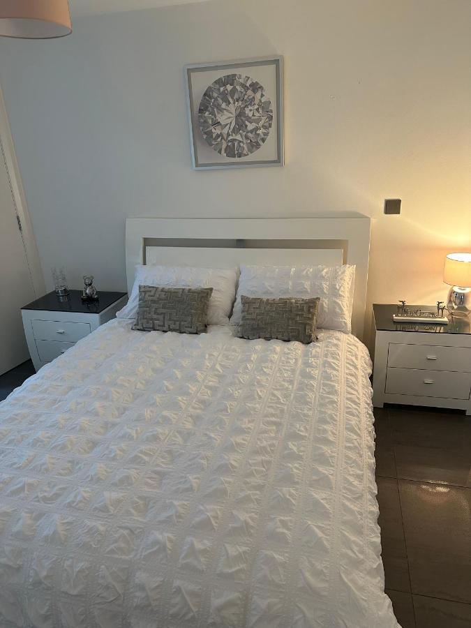 Luxury Apartment Belfast City Centre Overlooking Custom House Sqaure Exterior photo