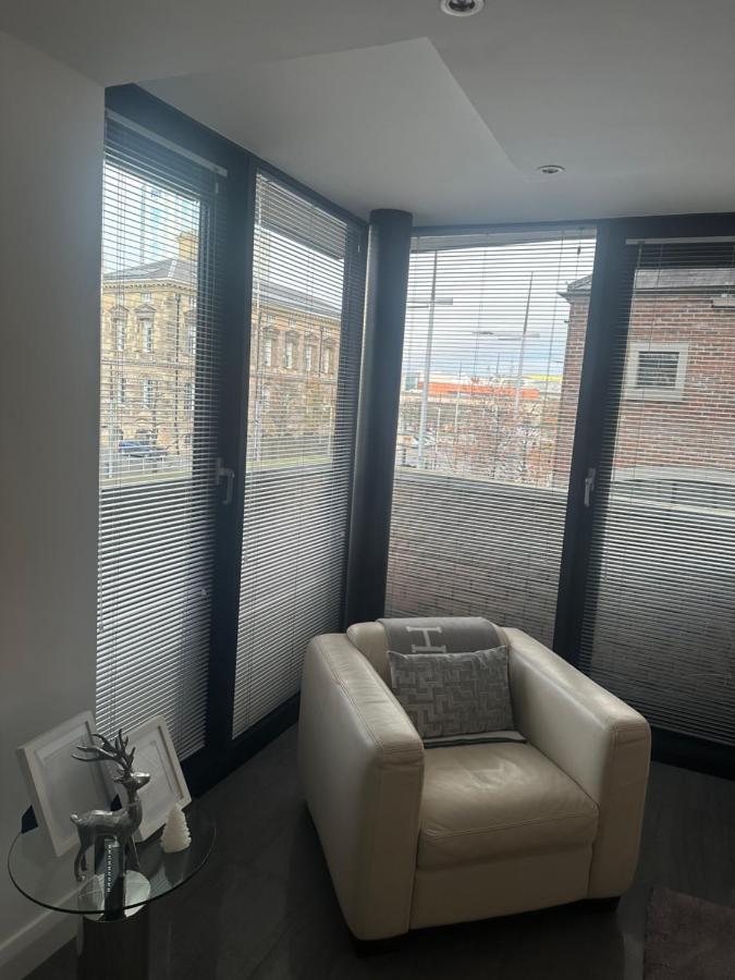 Luxury Apartment Belfast City Centre Overlooking Custom House Sqaure Exterior photo